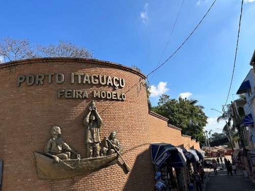 alugue van para ir a Aparecida e visitar o porto donde é possivel fazer passeio de barco pelo rio onde foi encontrado a Santa NS Aparecida